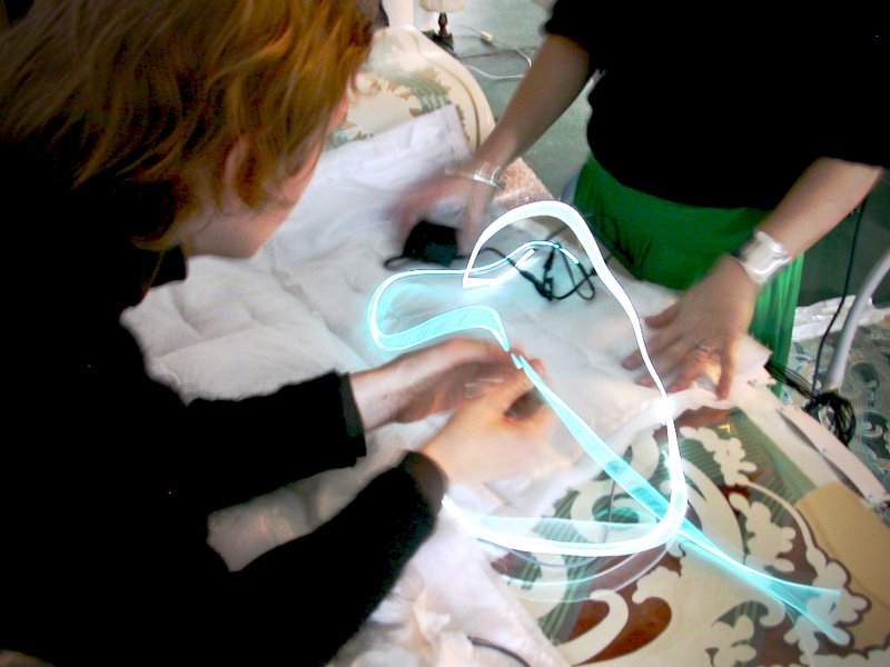 Demonstration of an llectroluminescent wire from a workshop on active materials in arts and design
